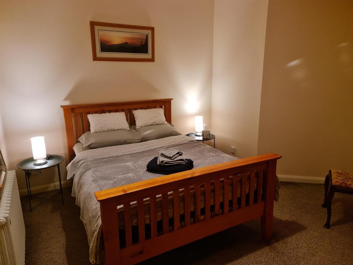Ferienwohnung Comfortable 2 Bed Townhouse. Near To Amenities. Beith Exterior foto